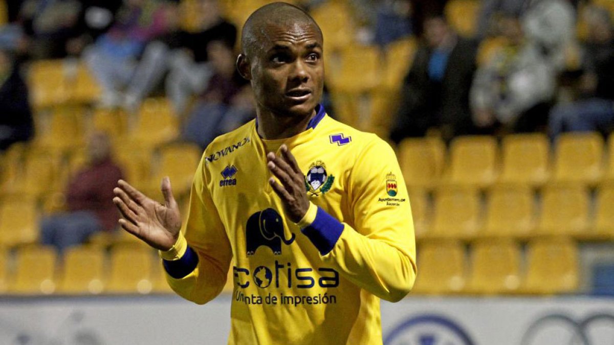 Nelson, en un partido con el Alcorcón.