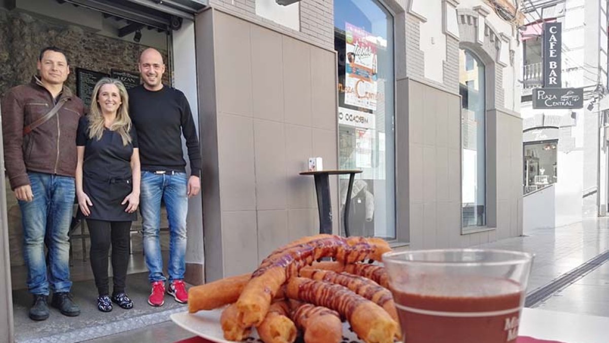 Una de sus especialidades son los churros.