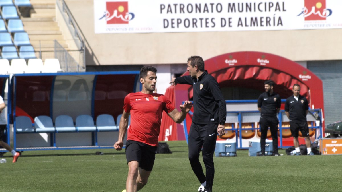 Trujillo en el entrenamiento con Ramis.