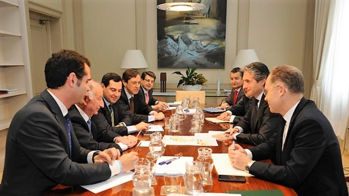 Reunión esta mañana en la sede de Fomento.