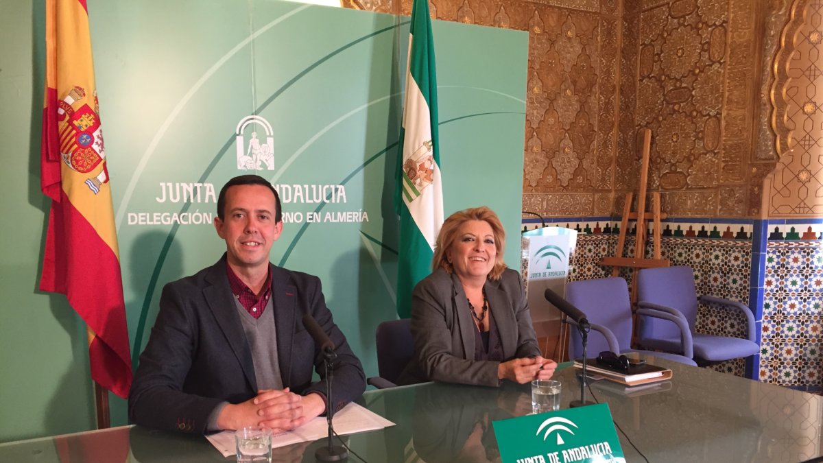 El delegado de Igualdad, José María Martín y la jefa del Servicio de Valoración de la Dependencia,  María García Cara.