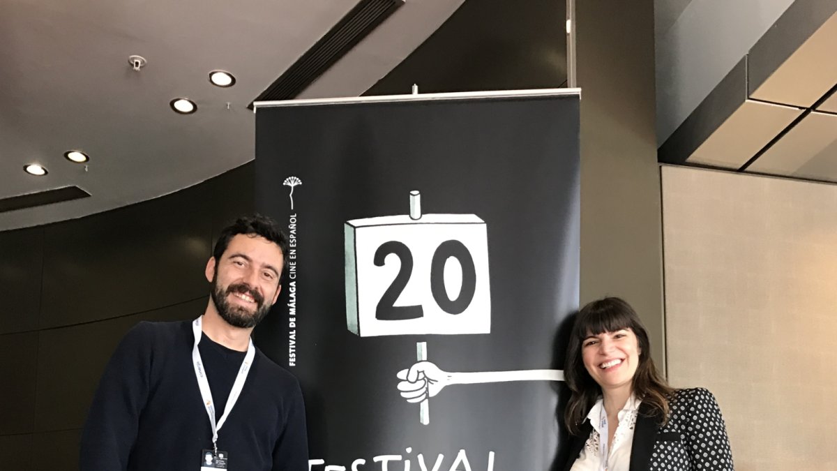 David Leiva, de la empresa Surática, y la productora Mónica Regueiro.