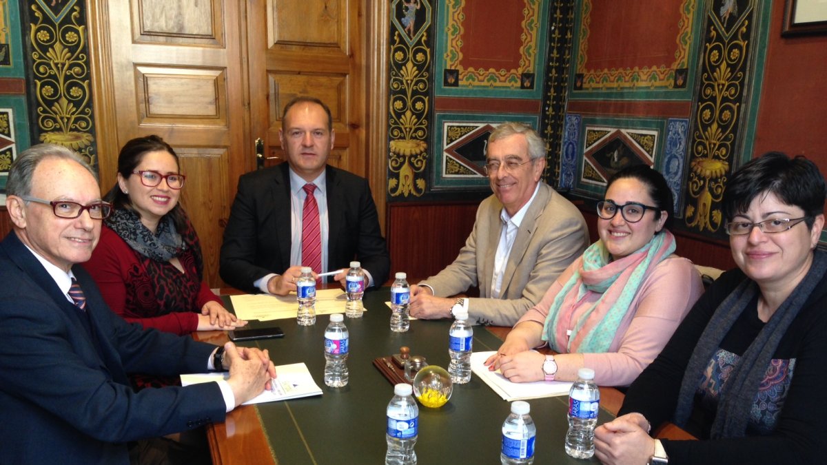 Firma del convenio entre el Ayuntamiento y Asempal.