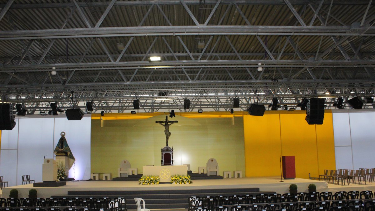 Vista del altar de la beatificación de los Mártires de Almería.