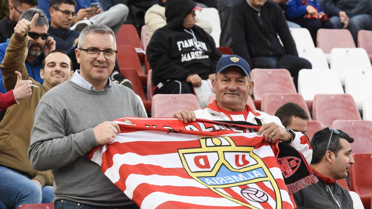 La bandera que jamás falta.