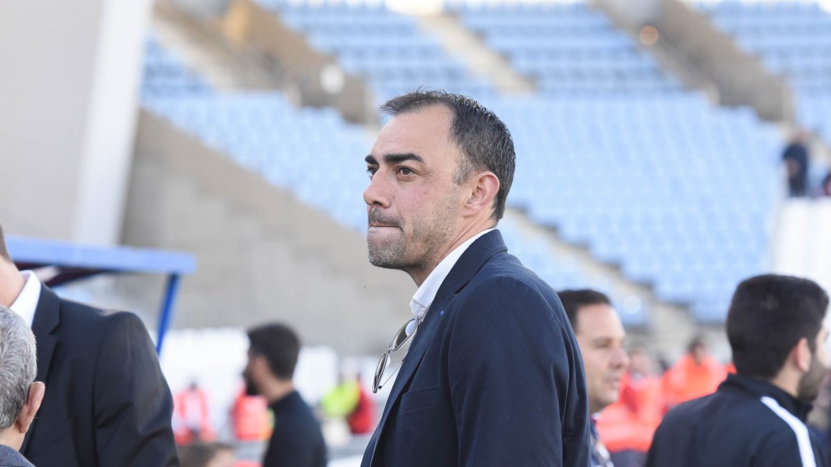 Lozano debe estar atento a todo lo que rodea al Almería: vienen curvas.