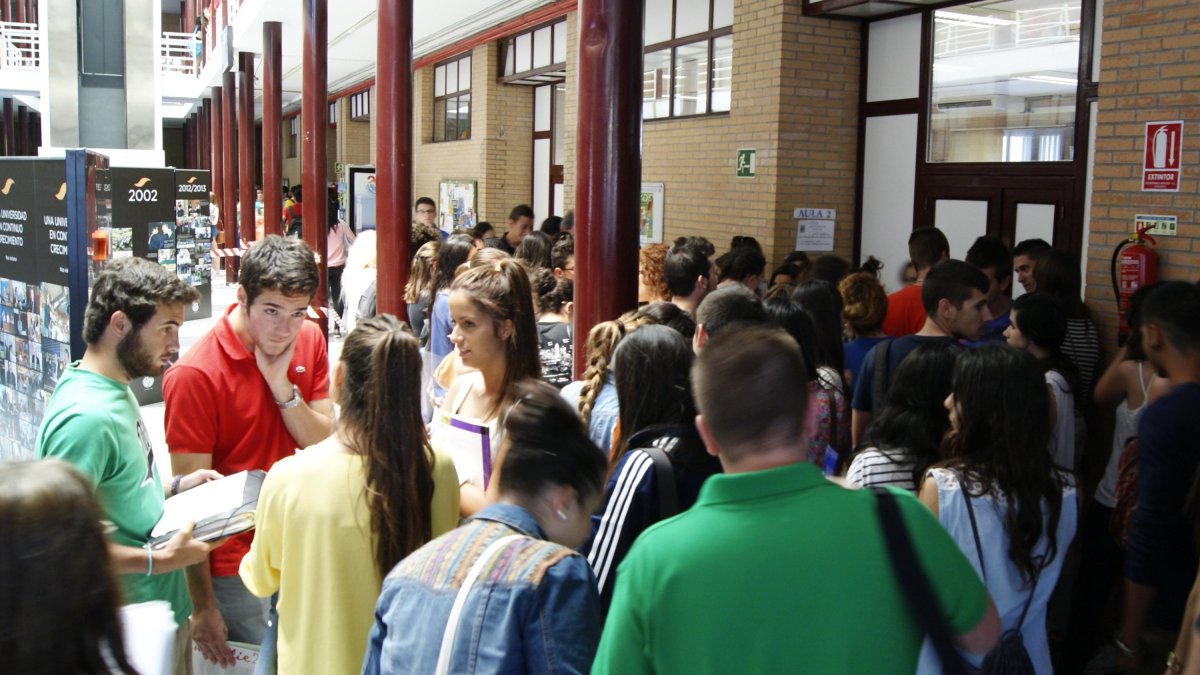 Estudiantes en la Universidad de Almería.