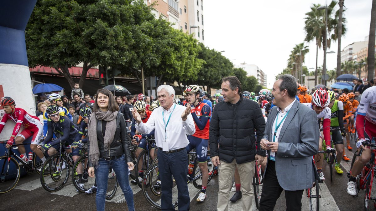 Muñoz, en la salida de la XXX Clásica Ciclista de Almería.
