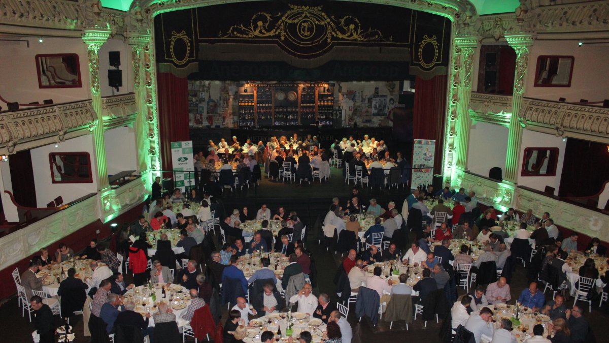 Anecoop, la primera comercializadora de productos hortofrutícolas, ha celebrado en Almería su anual Asamblea General y el Teatro Cervantes ha acogido