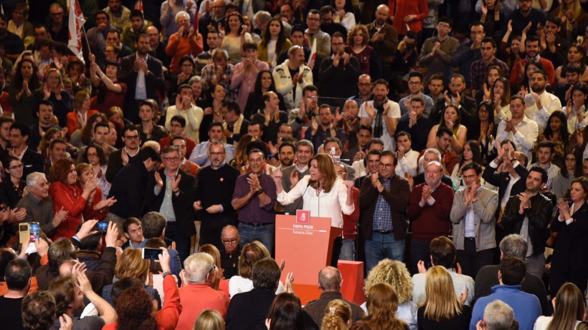 Díaz anunciando su candidatura en el acto de ayer.