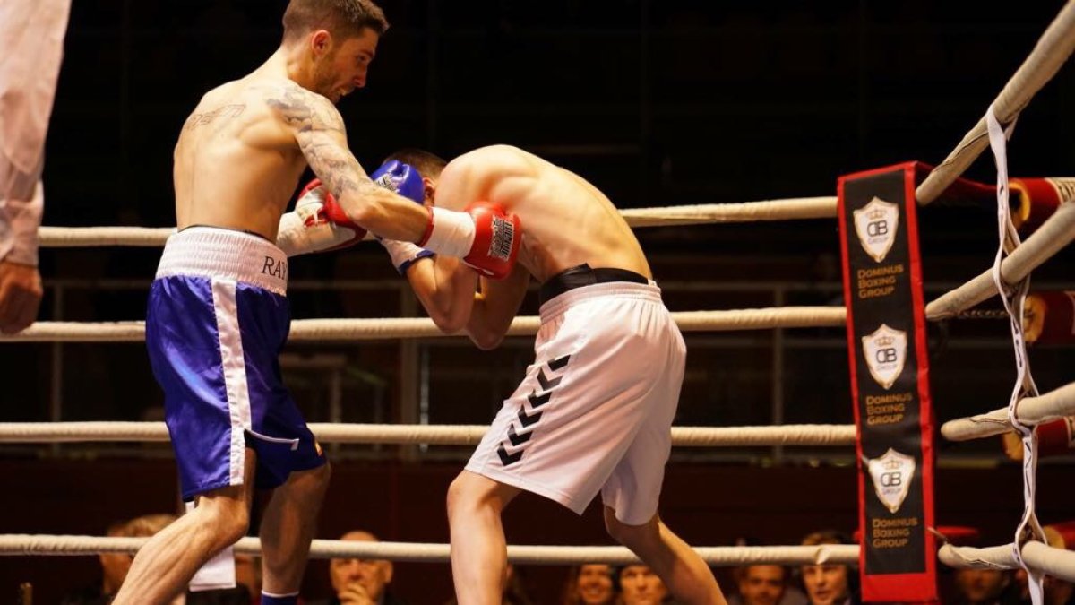 Le duró muy poco el rival a Rayito.