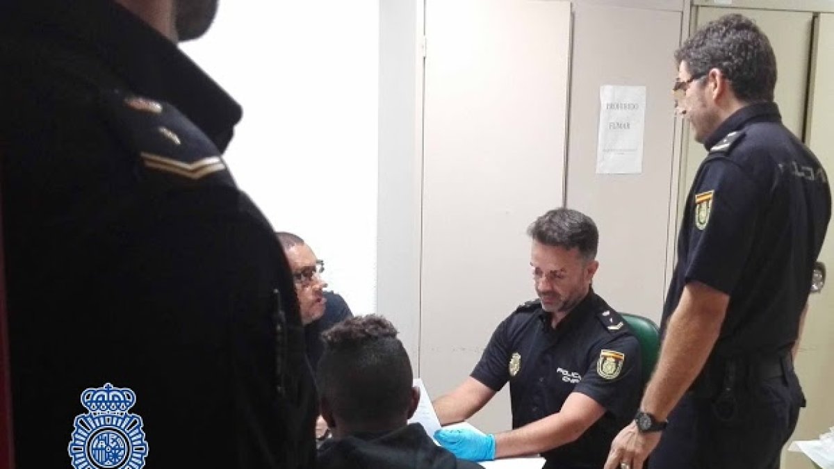 Imagen de archivo de una detención de la Policía Nacional.