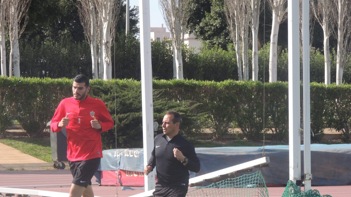 Javi Álamo con el doctor Pablo Berenguel.