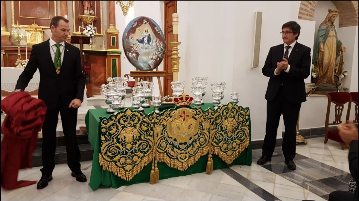 José Bogas, vice-hermano mayor; y Manuel Cortés, alcalde de Adra.