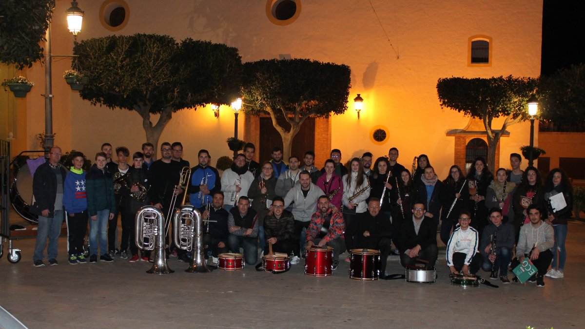 La Asociación Cultural Musical Eladio Guzmán, de Canjáyar, dirigida por Carlos Fornieles.