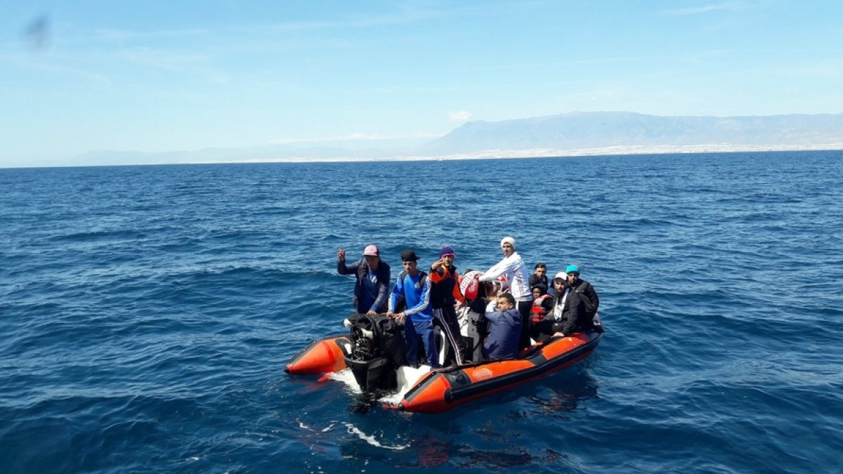 Rescate de la patera frente a las costas de Poniente