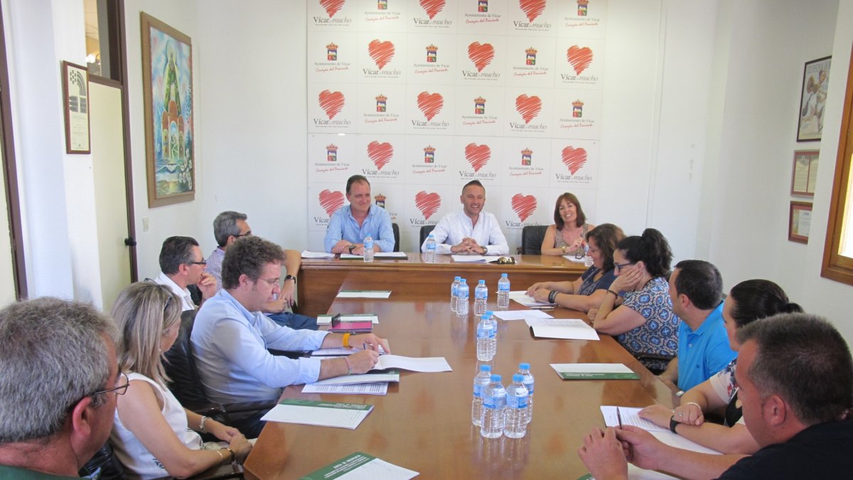 Reunión con comerciantes del Poniente.