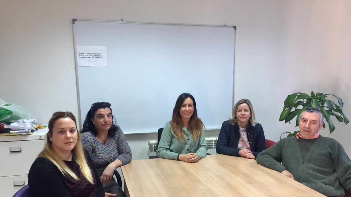 La concejal con representantes de las librerías.