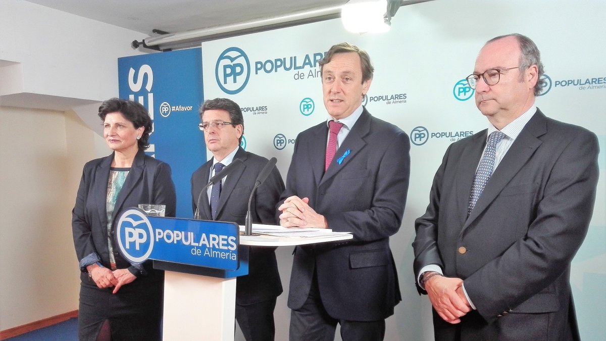 Rueda de prensa ayer en la sede del PP.
