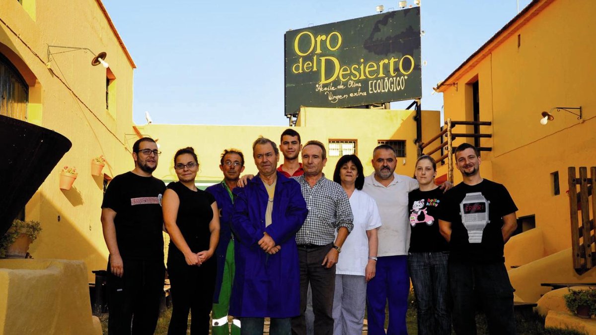 Equipo de almazara en Tabernas.