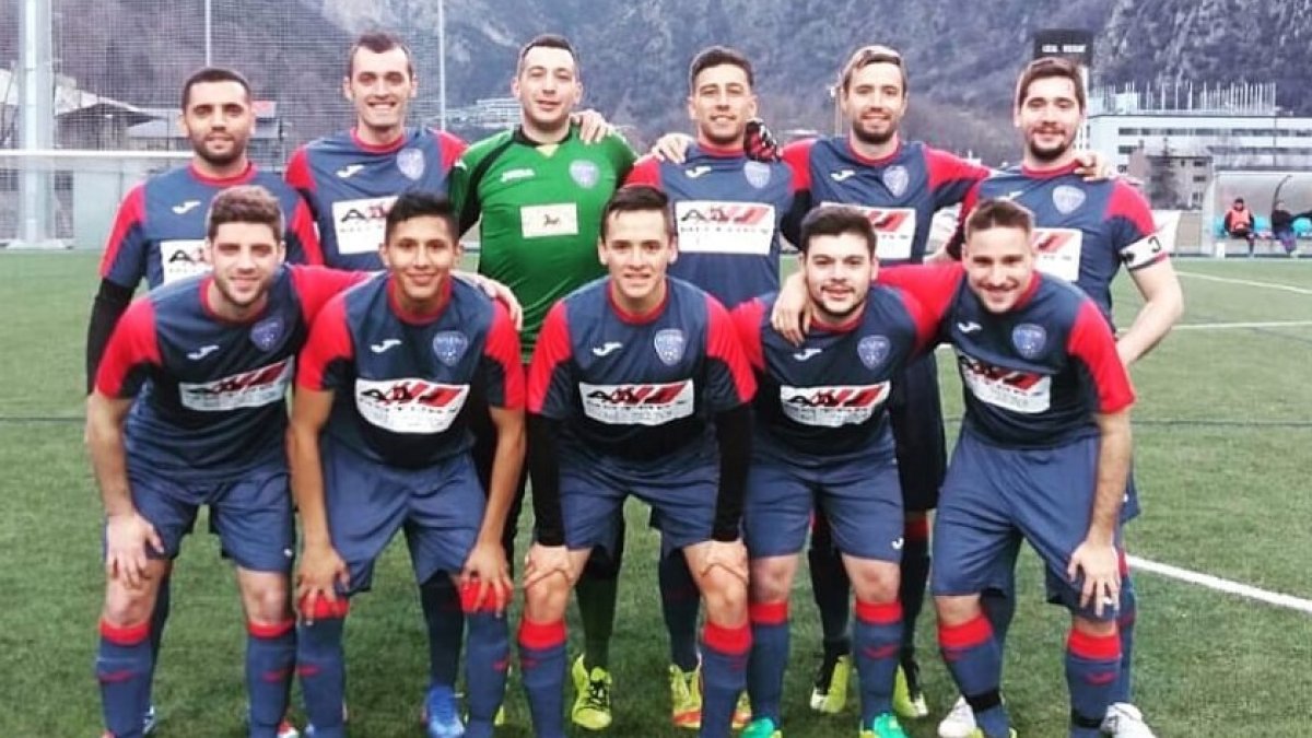 Paquito, penúltimo en la fila de arriba de izquierda a derecha.