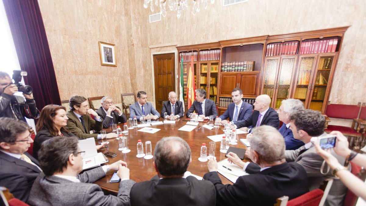 Reunión de empresarios con el ministro, ayer.