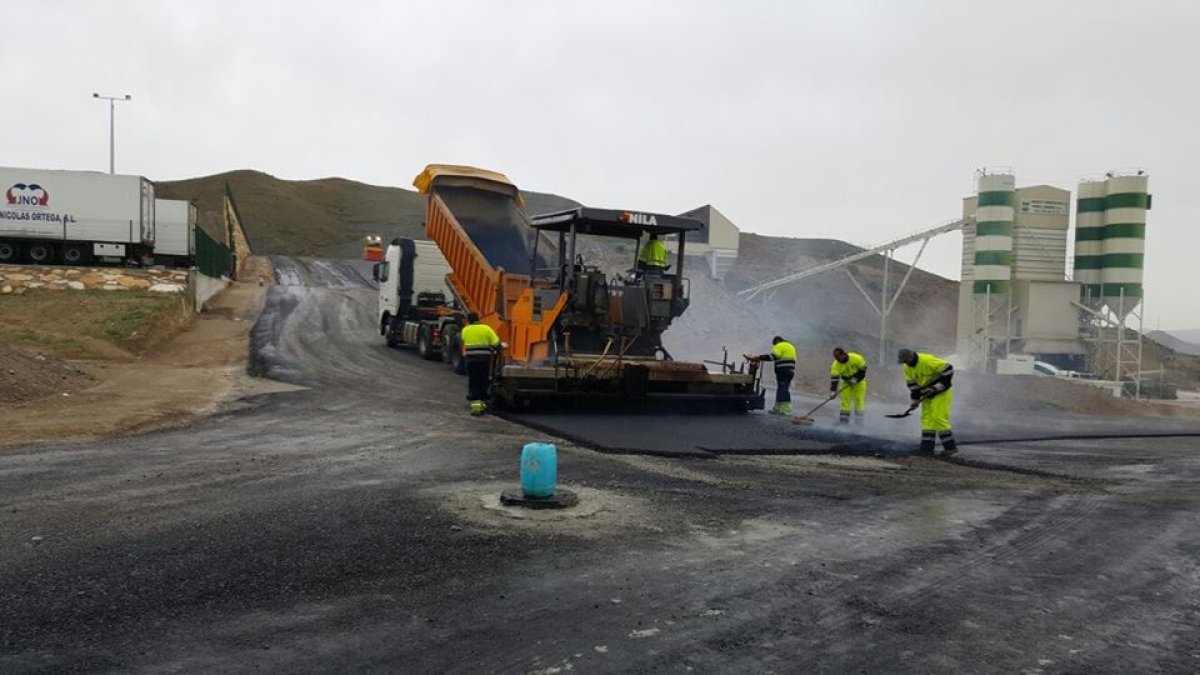 Obras en el polígono industrial de Arboleas.