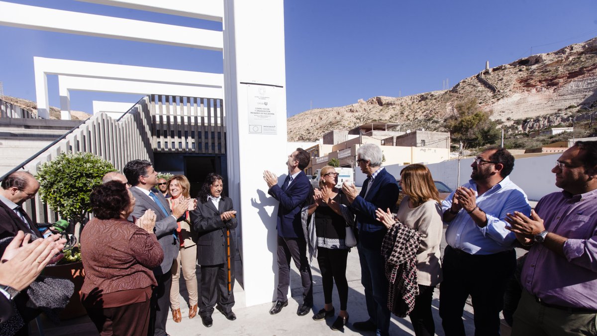 El alcalde de Almería descubre la placa