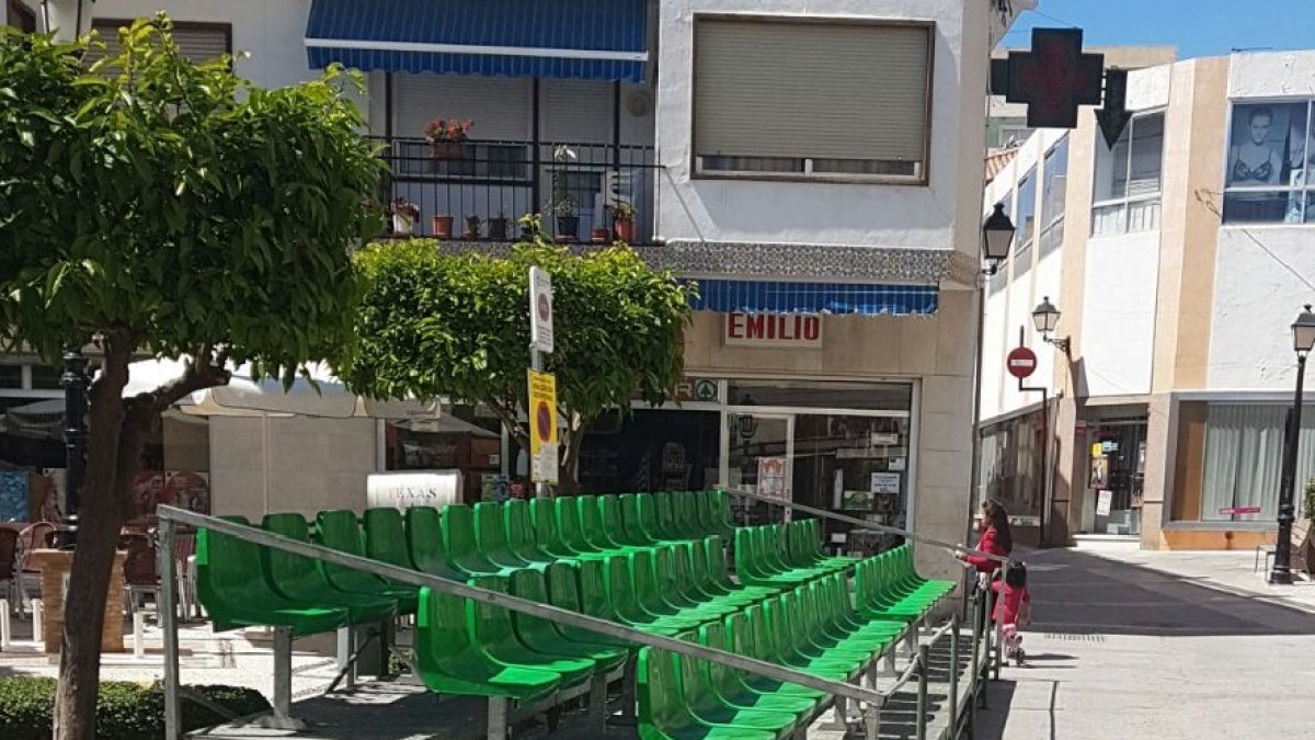 Gradas ya instaladas en la plaza Fernando V.