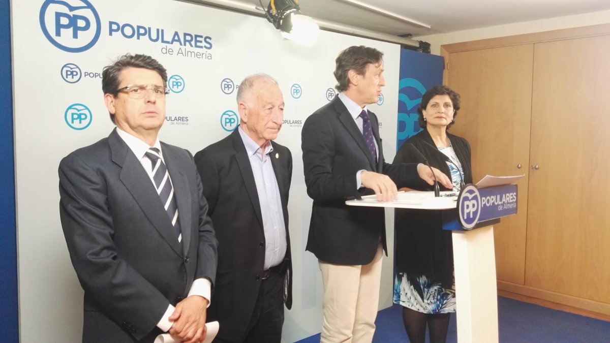 Rueda de prensa ayer en la sede del PP.