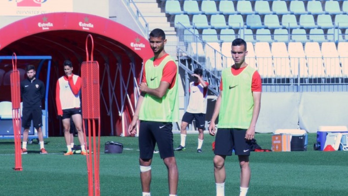 Callejón, a la derecha, puede seguir los pasos de Joaquín en el Almería.