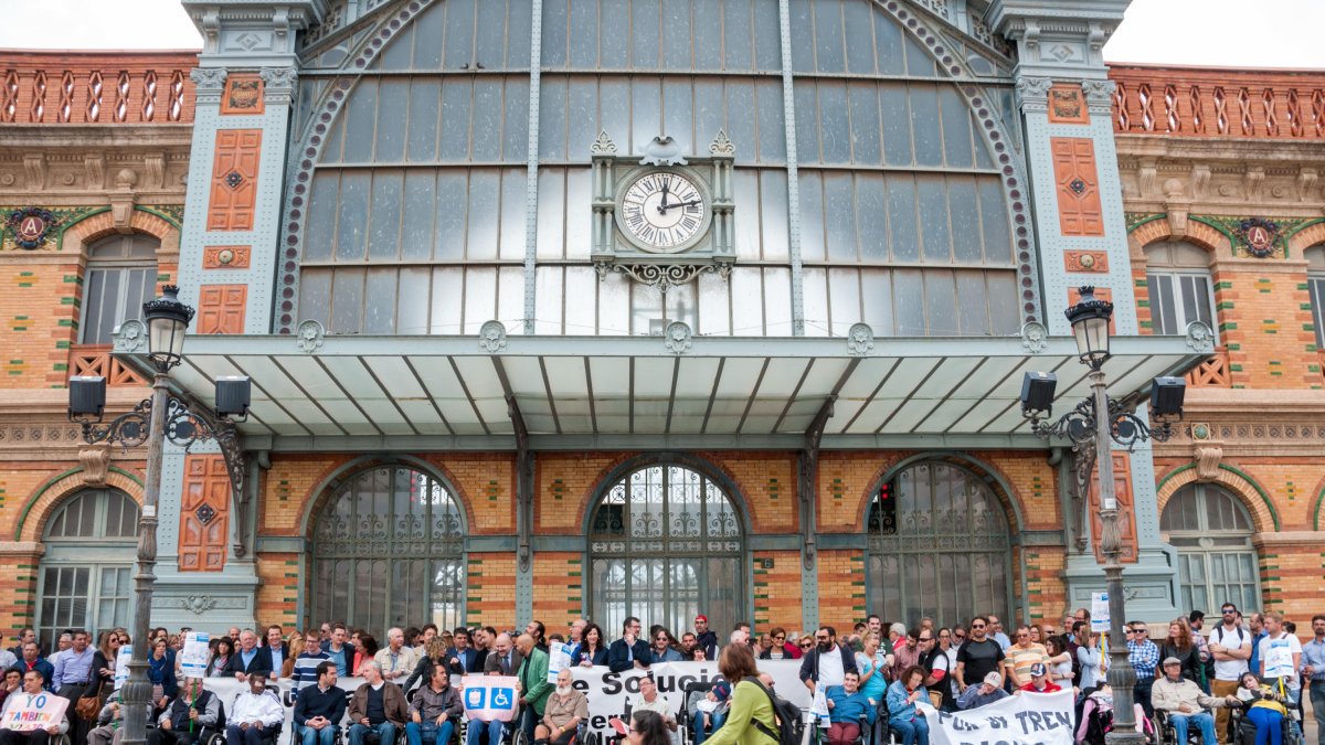 Uno de los actos reivindicativos de la Mesa del Ferrocarril.