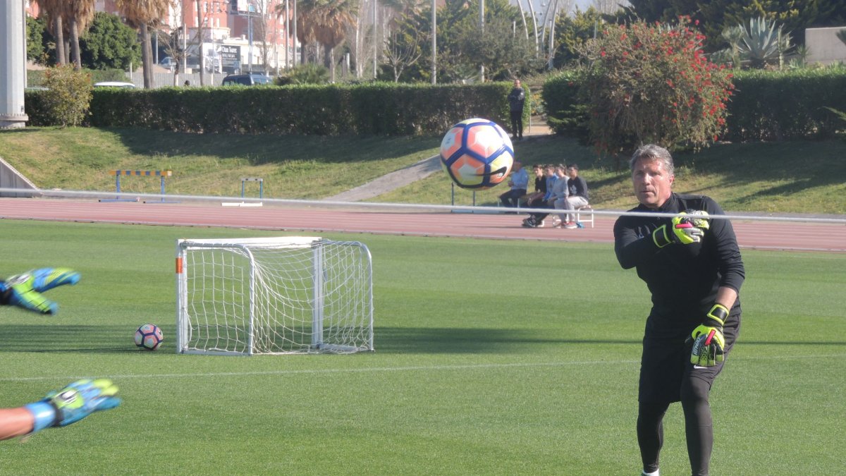 El Maestro de la portería se llama Ángel Férez.