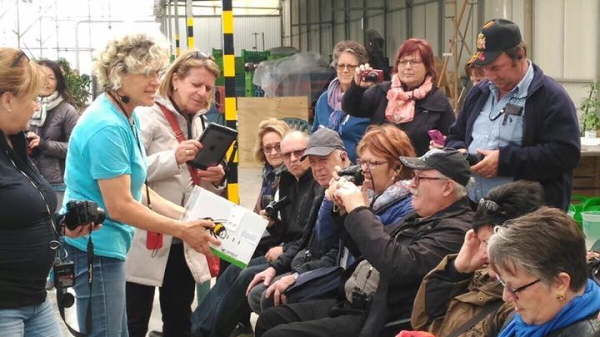 Turistas canadienses visitando las instalaciones de Clisol Agro.