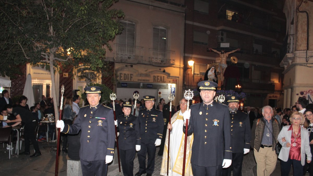 Los Reales Tercios de España Carlos V procesionando con la Hermandad del Calvario en su primera estación de penitencia y carrera oficial del Miércole