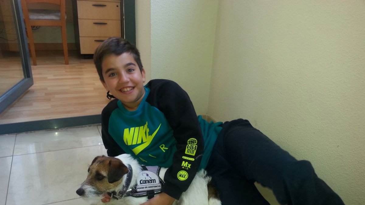 Imágenes de Álvaro junto a su compañera inseparable, Alma.