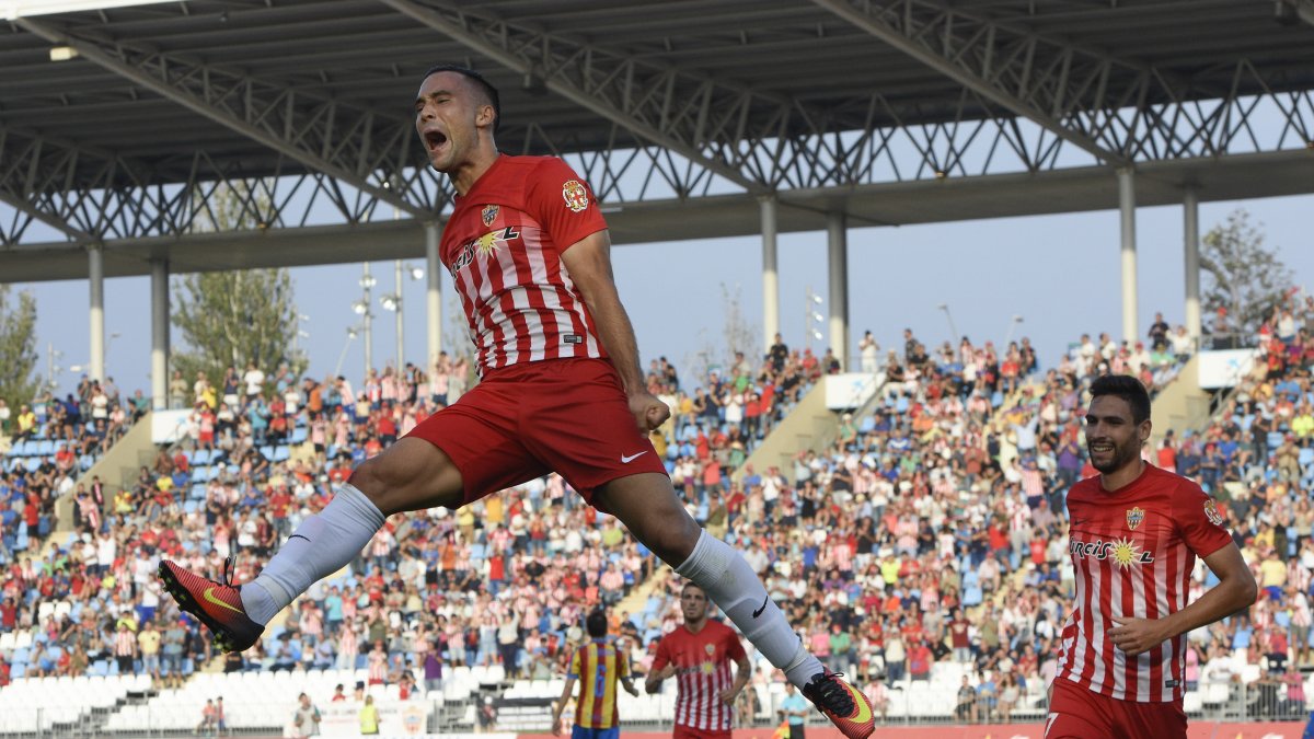 Los goles del Pichichi Quique serán de oro.