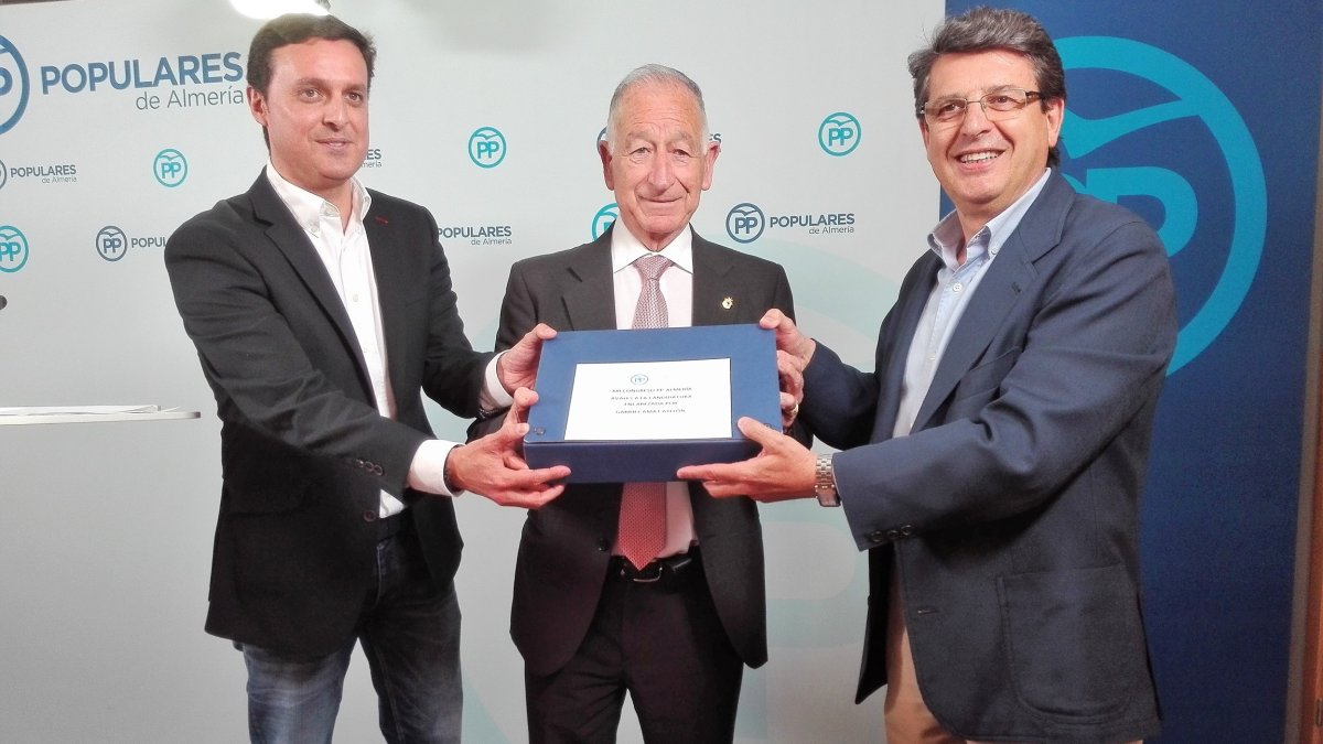 García, Amat y Matarí, esta mañana en la sede del PP.