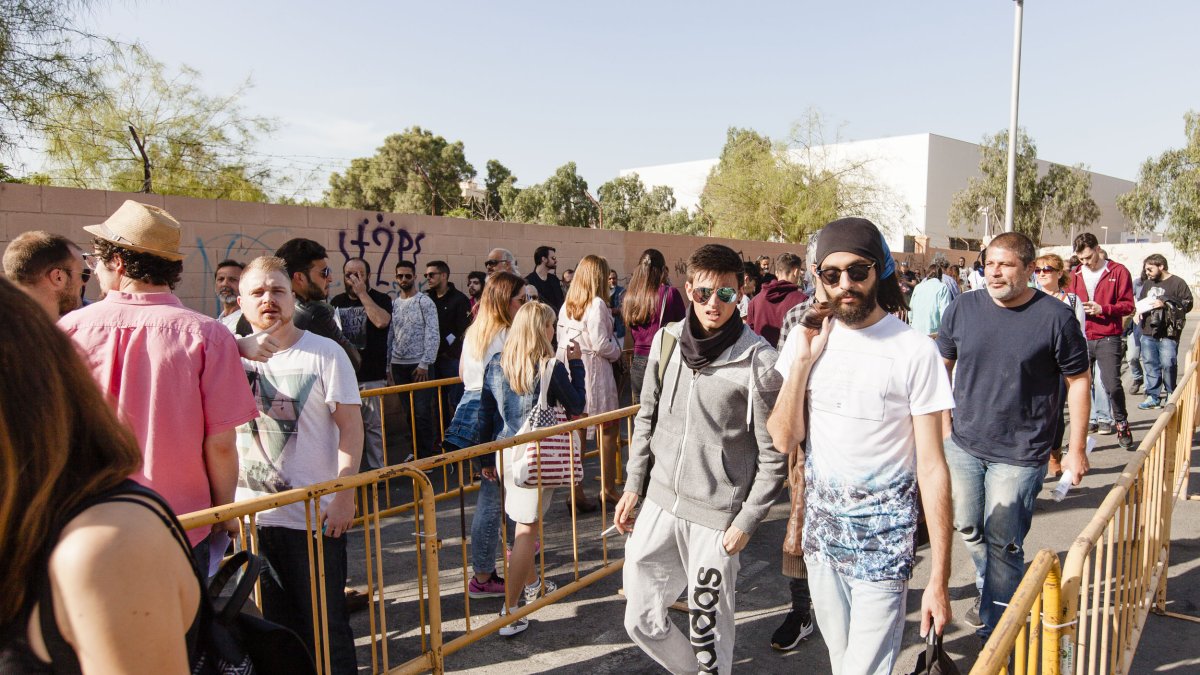 Exterior del Pabellón Moisés Ruiz ayer, durante el casting.