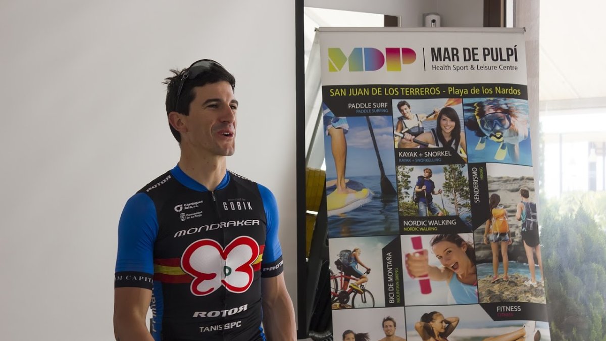 El medallista olímpico en plena charla.