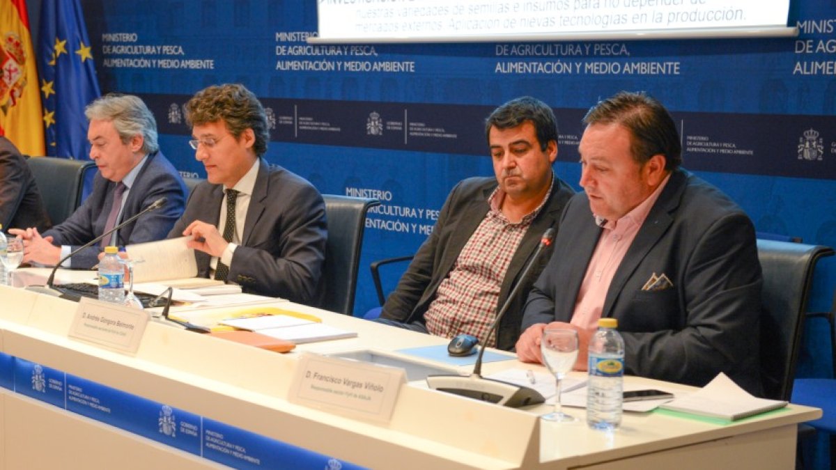 Los secretarios provinciales de Coag y Asaja, Andrés Góngora y Francisco Vargas, en el Ministerio de Agricultura.