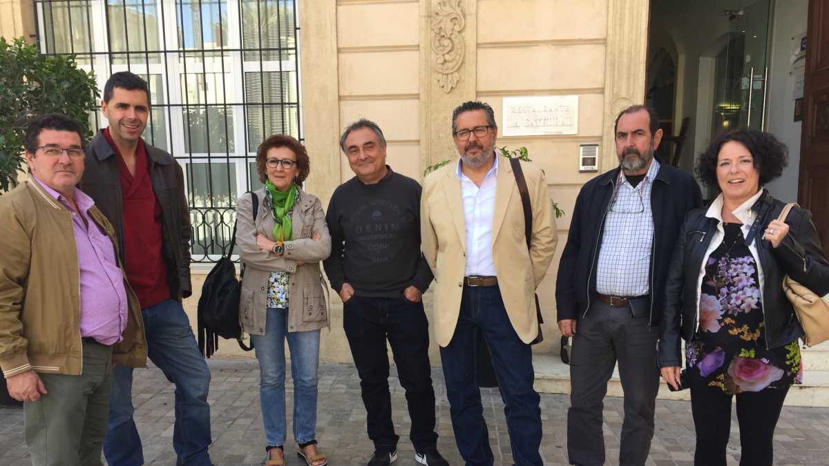 Antonio Valdivieso, esta mañana, junto a la mayor parte de su ejecutiva.