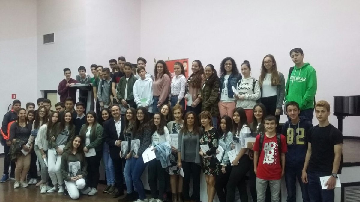 Participantes en el acto central del Día del Libro.