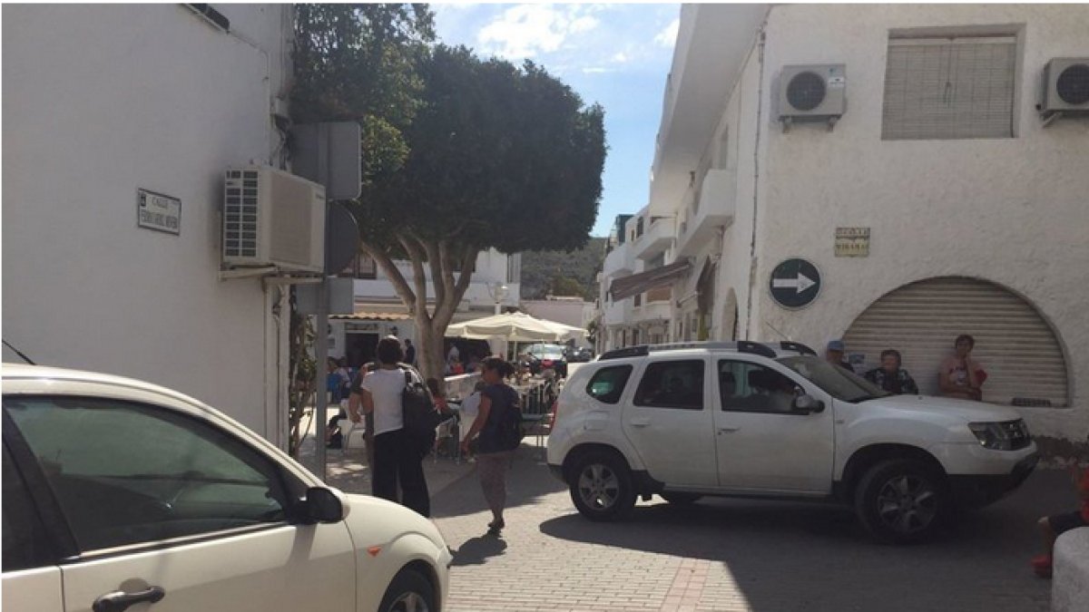 Imagen de las calles que rodean la plaza de Aguamarga, en la foto que acompaña la petición vecinal.