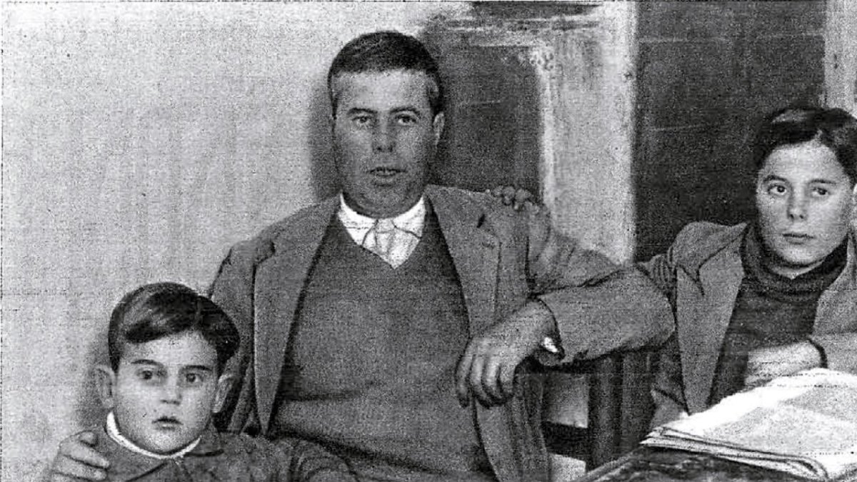 José Afán de Rivera, el alcalde en la sombra de Lúcar en Granollers, con sus dos hijos, perteneciente a una familia venida a menos, fue propuesto com