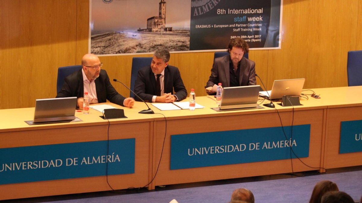 El rector, Carmelo Rodríguez, ayer en la inauguración del encuentro.