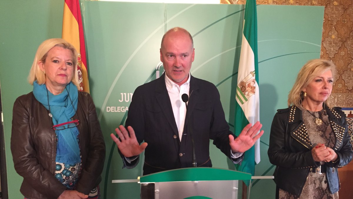 Joaquín Jiménez, delegado territorial de Fomento, ayer en rueda de prensa.