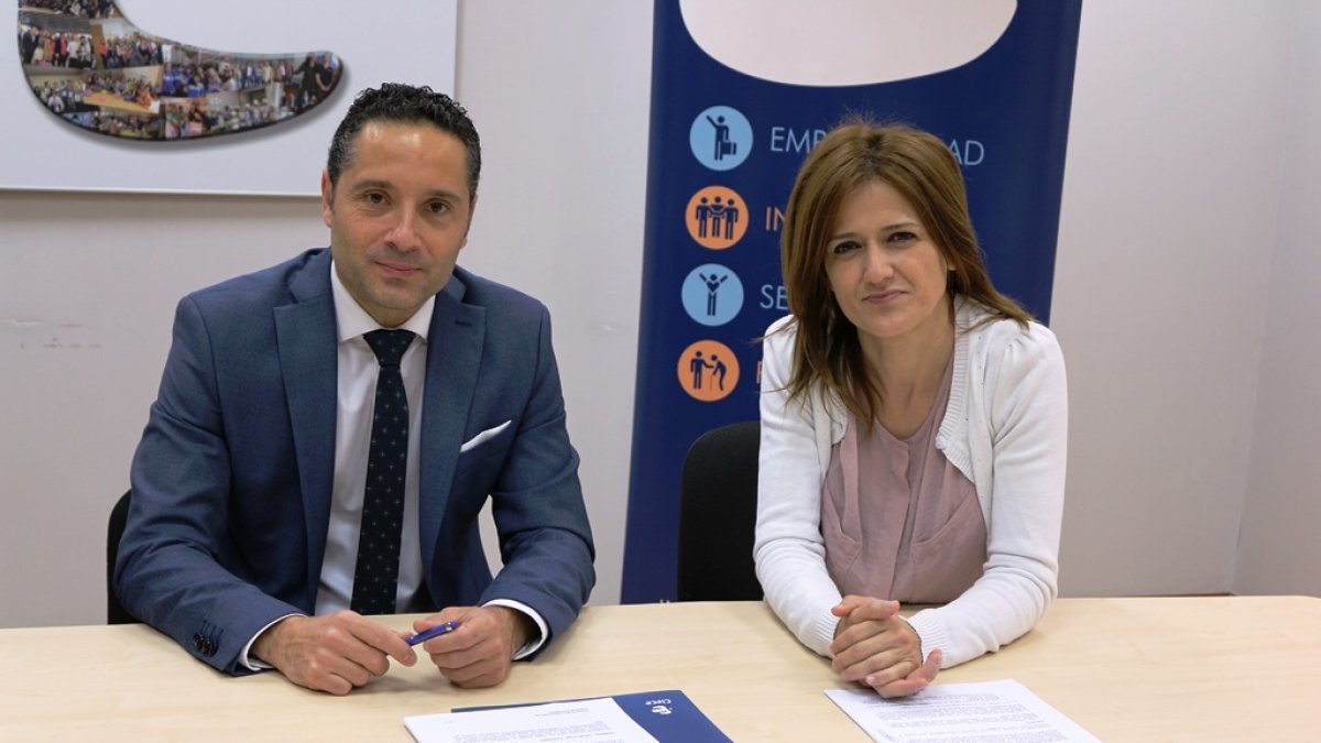 Diego López, gerente de Clece y Macarena Gil, abogada de MZC.