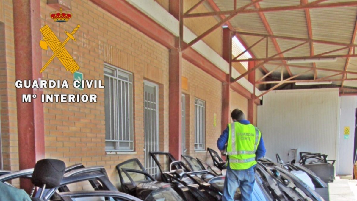 Parte de las piezas que iban en el camión que conducía el detenido.