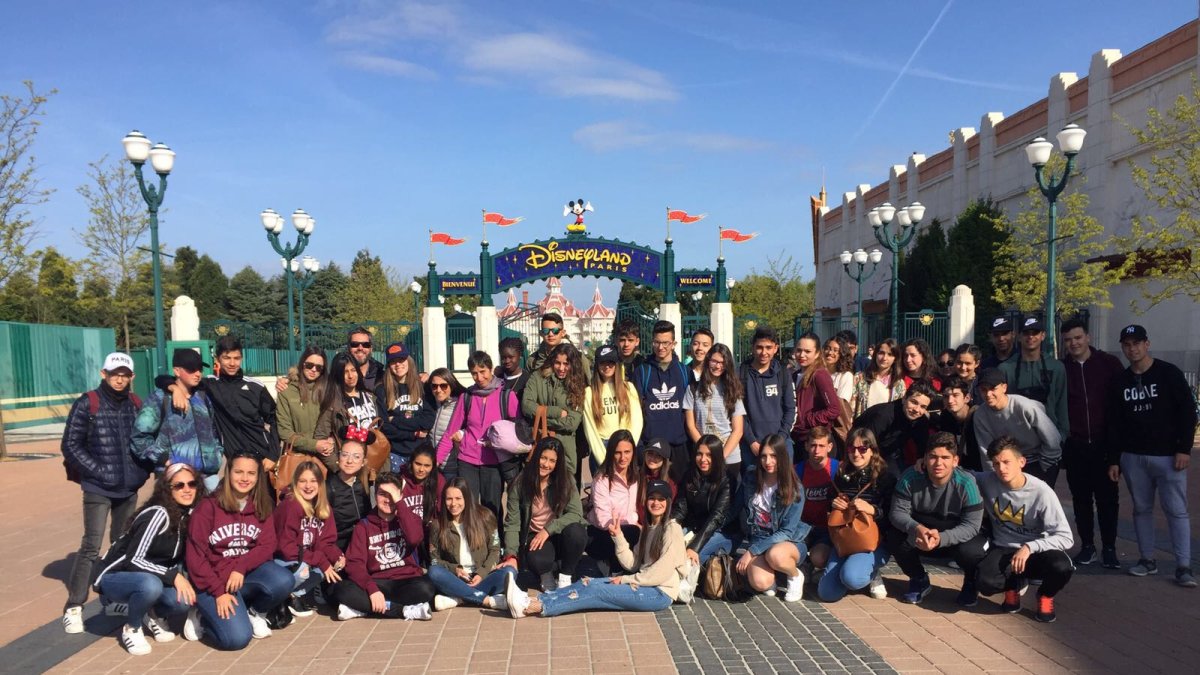 Alumnos carboneros en Disneyland París.